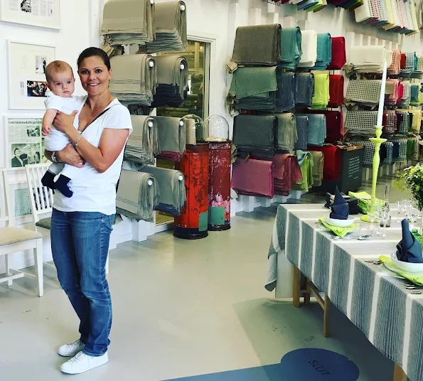 Crown Princess Victoria and her son Prince Oscar visited Växbo Linen Mill, Quality and style, Organic Textile, Native Organic Napkins, Native Organic Potholder