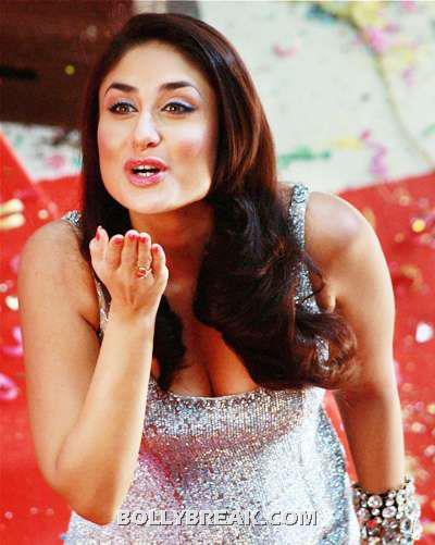 Kareena Kapoor Bending Down - Sweet Cleavage - (5) - Kareena Kapoor Face CloseUp Heroine Movie Stills - Kissing & Waving