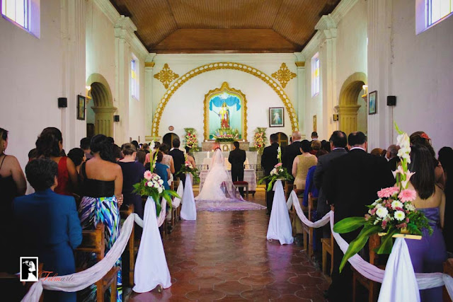 boda-misa-ceremonia-novia-vestido-tiara-bouquet-wedding-antigua-guatemala