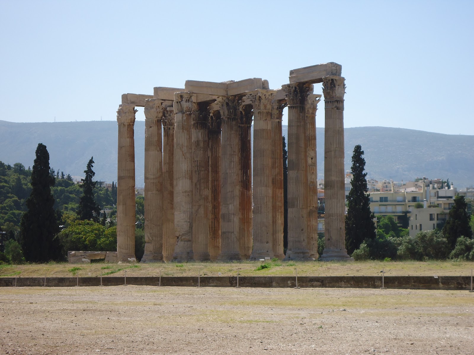 Храм зевса афины. Храм зевса коринфский ордер. Храм зевса в афинах. Древняя греция храм зевса в олимпии. Храм зевса афины.