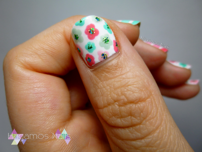 Nail Art Florecillas y degradado pastel. Cuqui Concurso Hagamos Nails