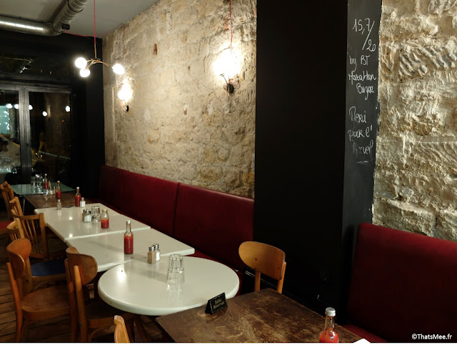 Bar à Burgers salle resto restaurant Paris 10ème mur pierre banquette sky rouge