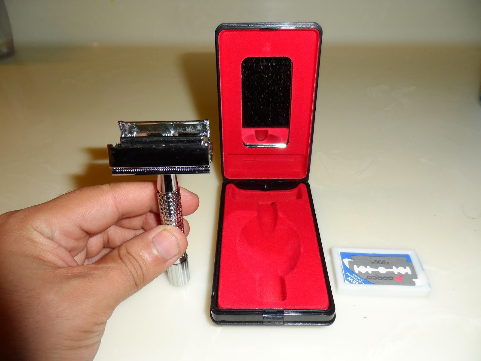 Metallman's Reverie: Micro Touch One Razor Review