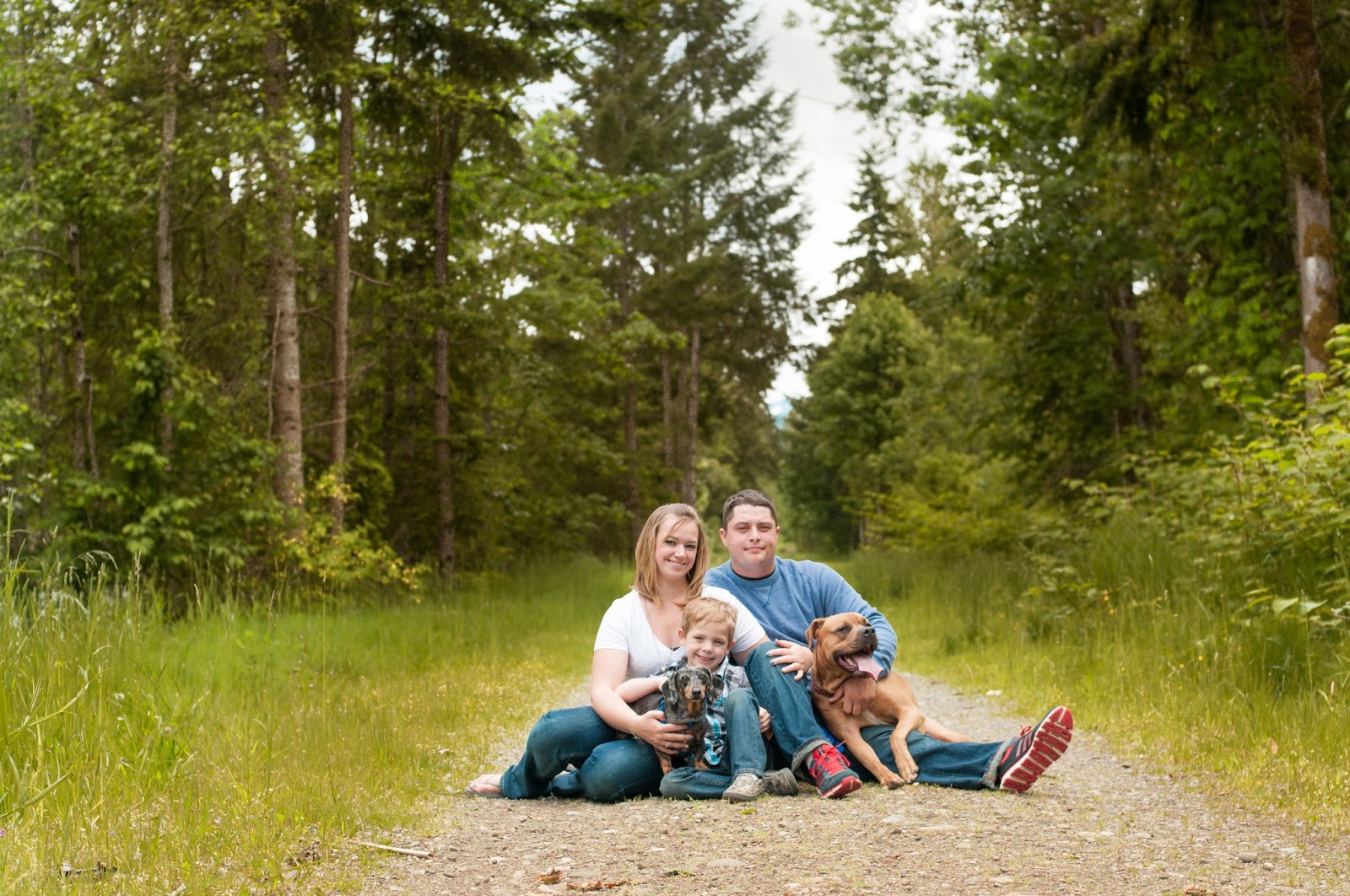 Katie Tyree Photography OUTDOOR FAMILY PHOTOS + FAMILY PHOTO POSES + IDEAS