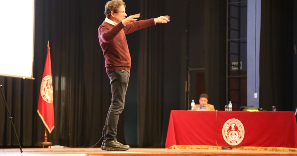 UNInforma Científico peruano Barton Zwiebach brindó conferencia