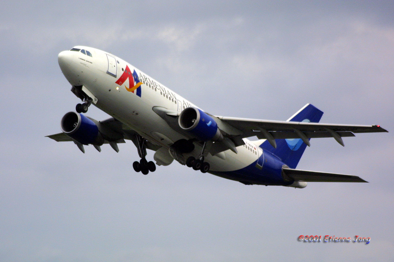 боинг 737 армянские авиалинии. авиабилеты в армению. Boeing 737 armenia aircompany. армянские авиакомпании. армения авиакомпания самолеты.