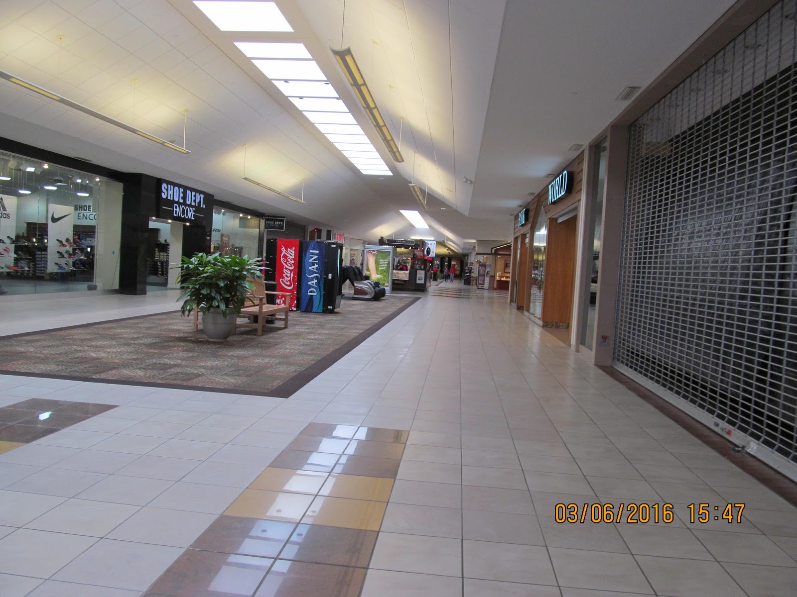 Trip to the Mall Hickory Point Mall [(Forsyth) Decatur, Illinois)]