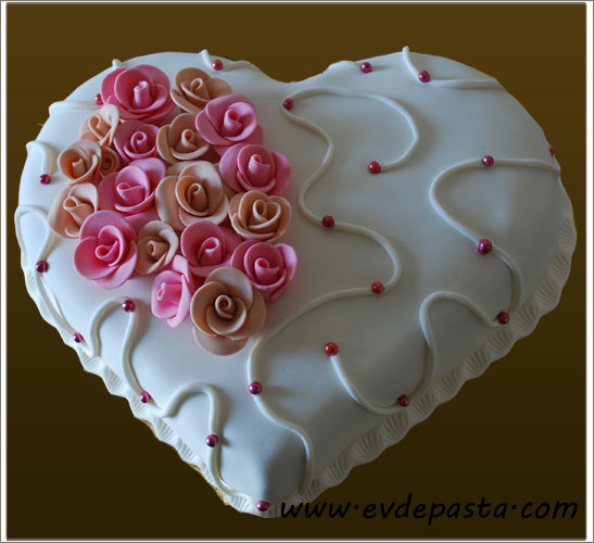 EVDE PASTA KALPLİ PASTA