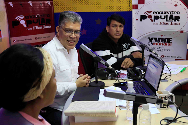 Ministro de Educación propone crear “milicianos escolares” que vivan en las escuelas para protegerlas de la delincuencia Ministro de Educación propone crear “milicianos escolares” que vivan en las escuelas para protegerlas de la delincuencia