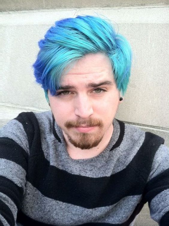 cabelo azul masculino cacheado