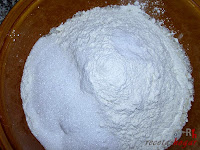 Pan de Jamón-añadiéndole la harina y azúcar
