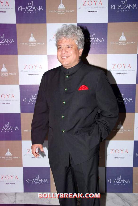 Suhel Seth - (6) - Hot Babes Launch Zoya Banaras collection by Taj Khazana
