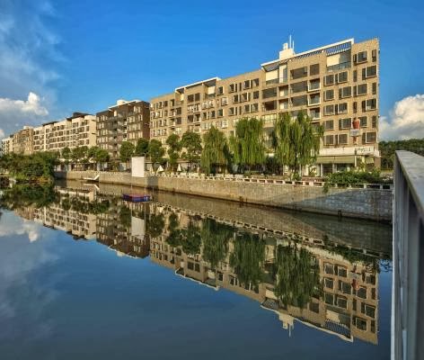 жилой комплекс у озера. жилой комплекс у озера. жилой комплекс у озера. жилой комплекс у озера. арбан скандис озеро.