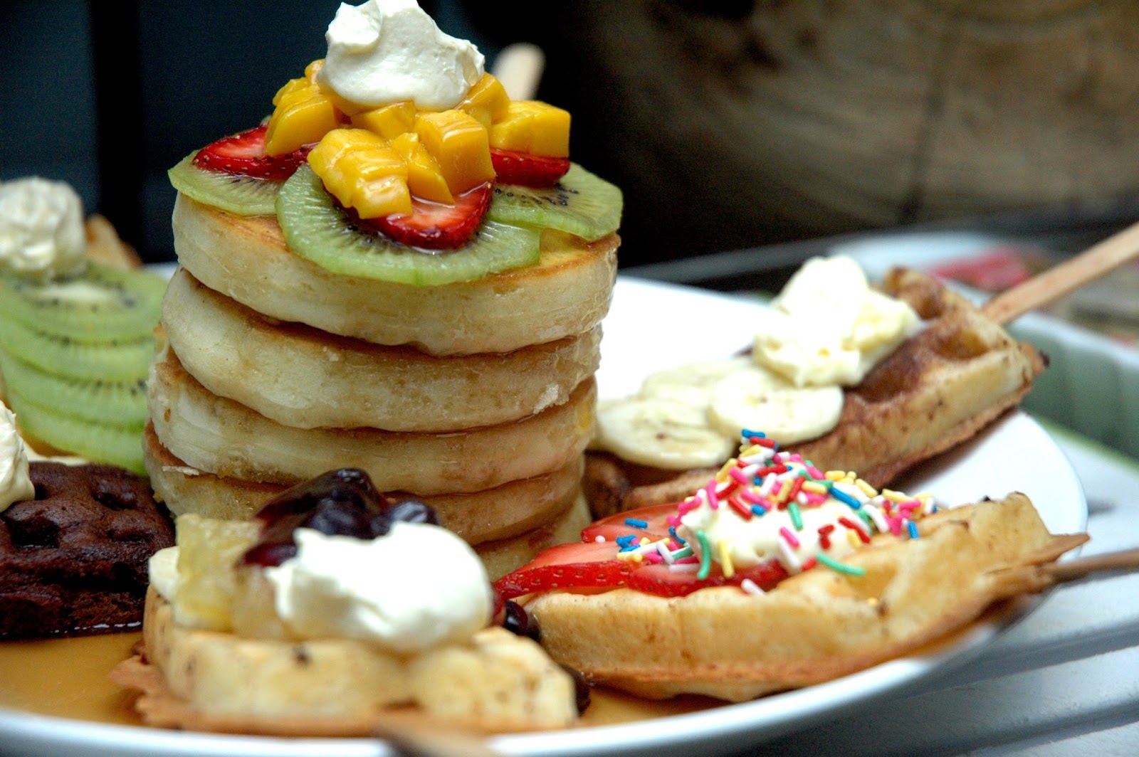 Pancakes, Waffles and Rustic Mornings at Holiday Inn & Suites Makati&ap...