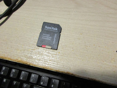 SanDisk microSD card Adapter correct way placement