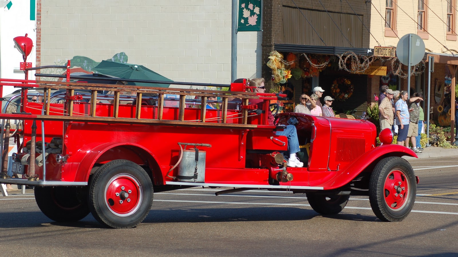 Jim's Blog & Photo Journal: Antique Car Parade - One of the "Funnest