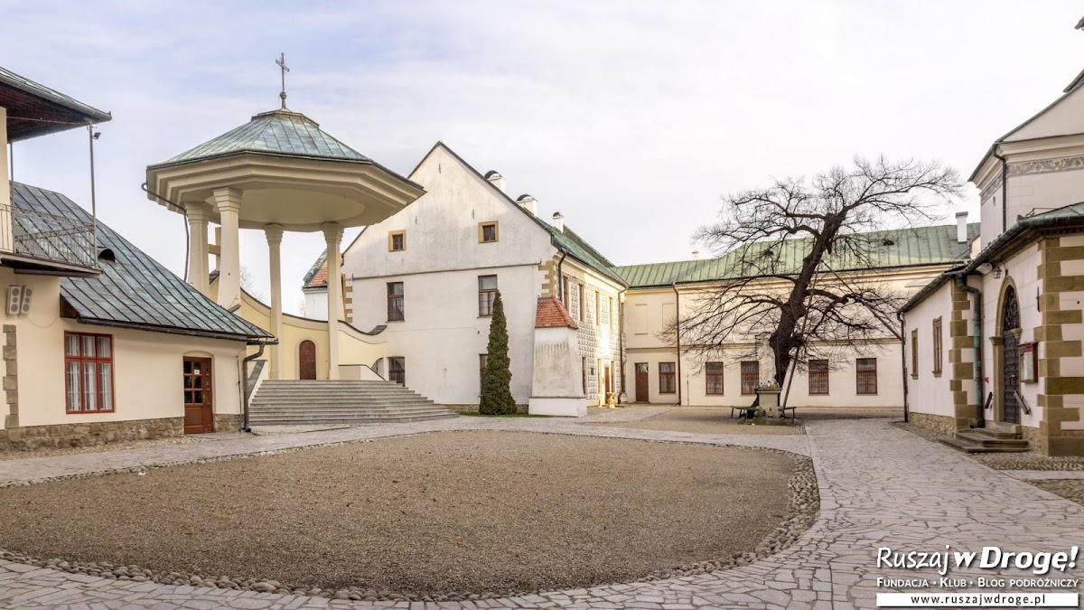 Stary Sącz klasztor Klarysek dziedziniec
