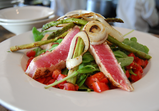 ROSTI TUSCAN KITCHEN: Seared Ahi Tuna Salad