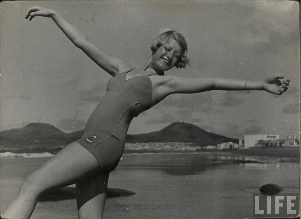 75 Vintage Snapshots That Show What Summer Fun Looked Like From Between 