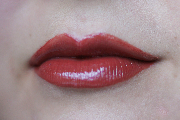 stila-vinyl-lipgloss-liquid-lipstick-swatch