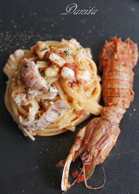 bavette con cicale di mare e triglie