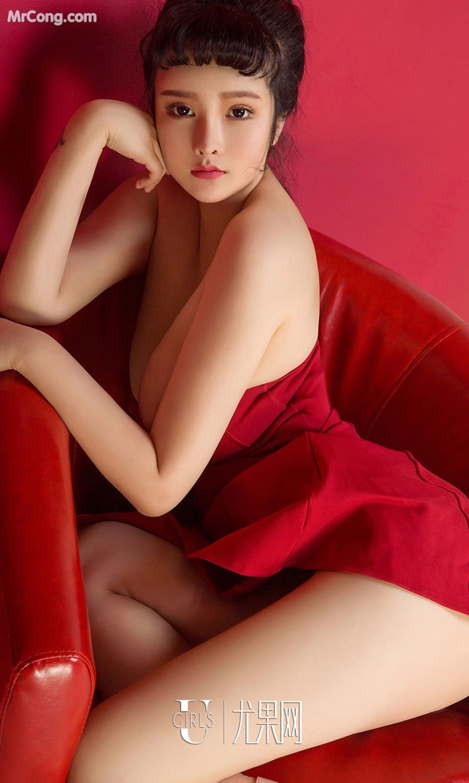 UGIRLS - Ai You Wu App No.1111: Model Yang Ma Ni (杨 漫 妮) (35 photos)