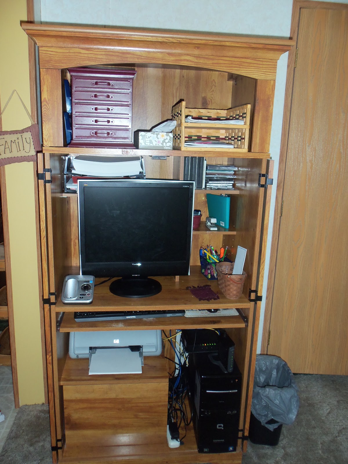 Organizing bit-by-bit...: Family Computer Desk Organization