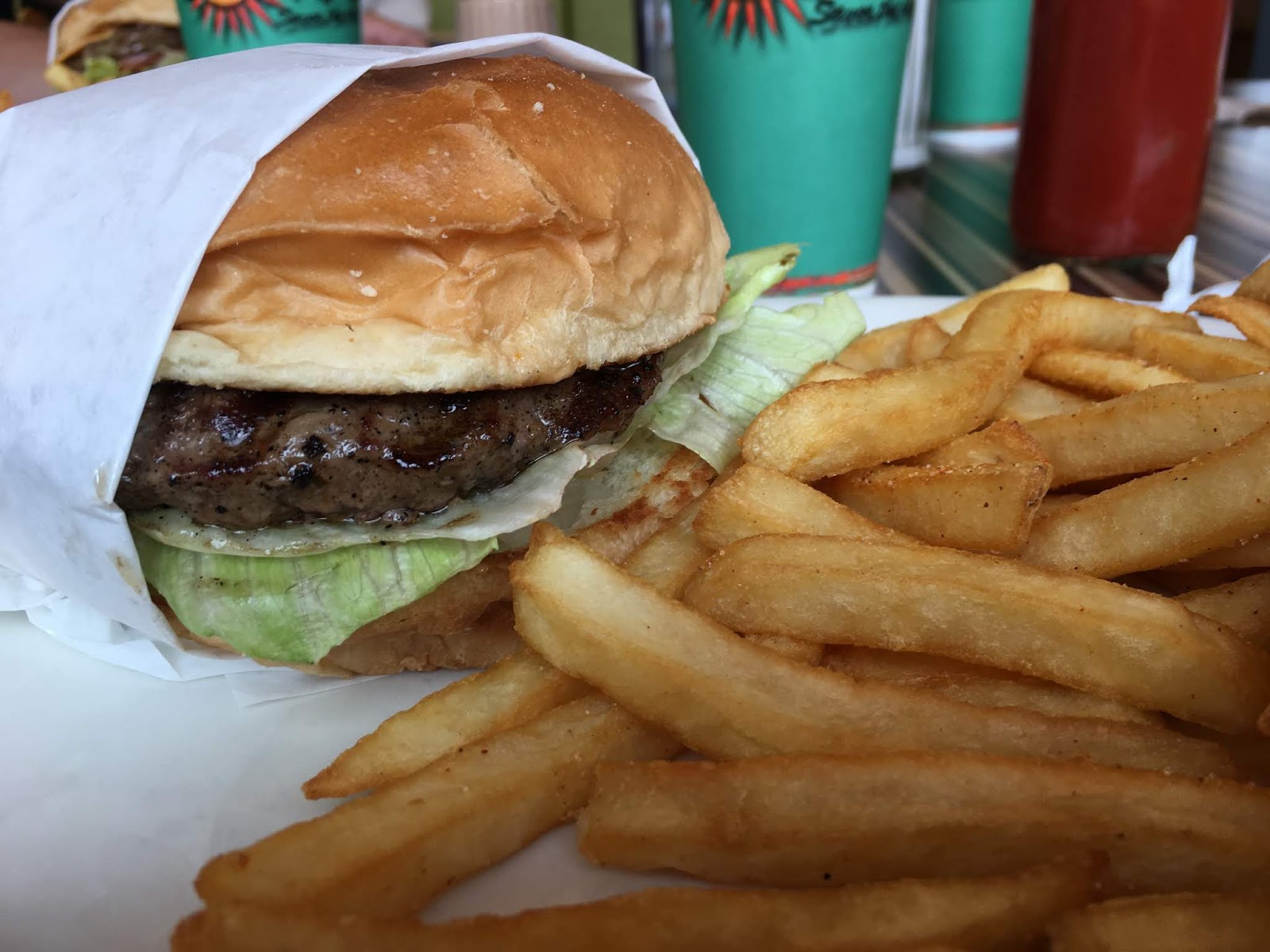 Tom's Burgers 31 in Pasadena