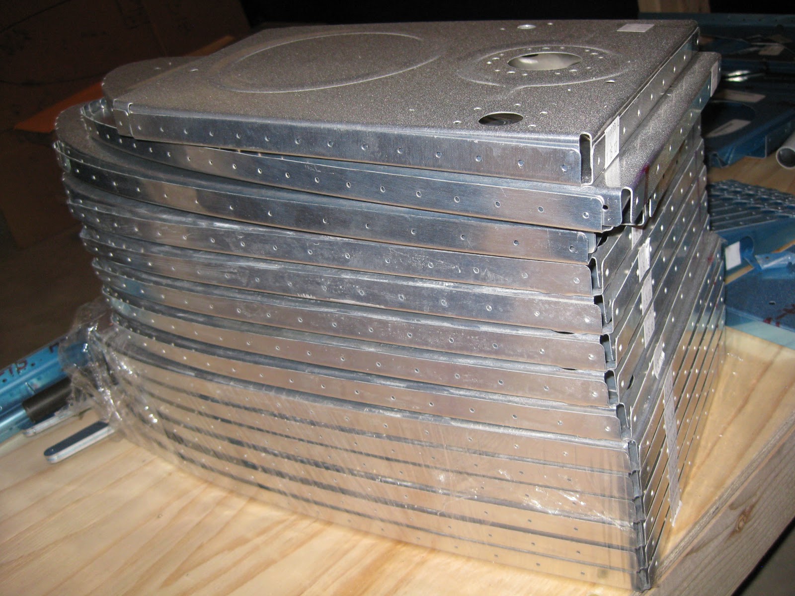 E's Van's RV-14A: Wings: Ribs. Rib deburring 2.