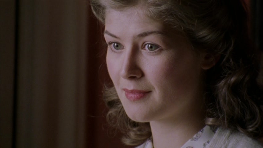 Films Et Séries Tv Avec Rosamund Pike Movie and TV Screencaps: Rosamund Pike as Sarah Beaumont in Foyle's War