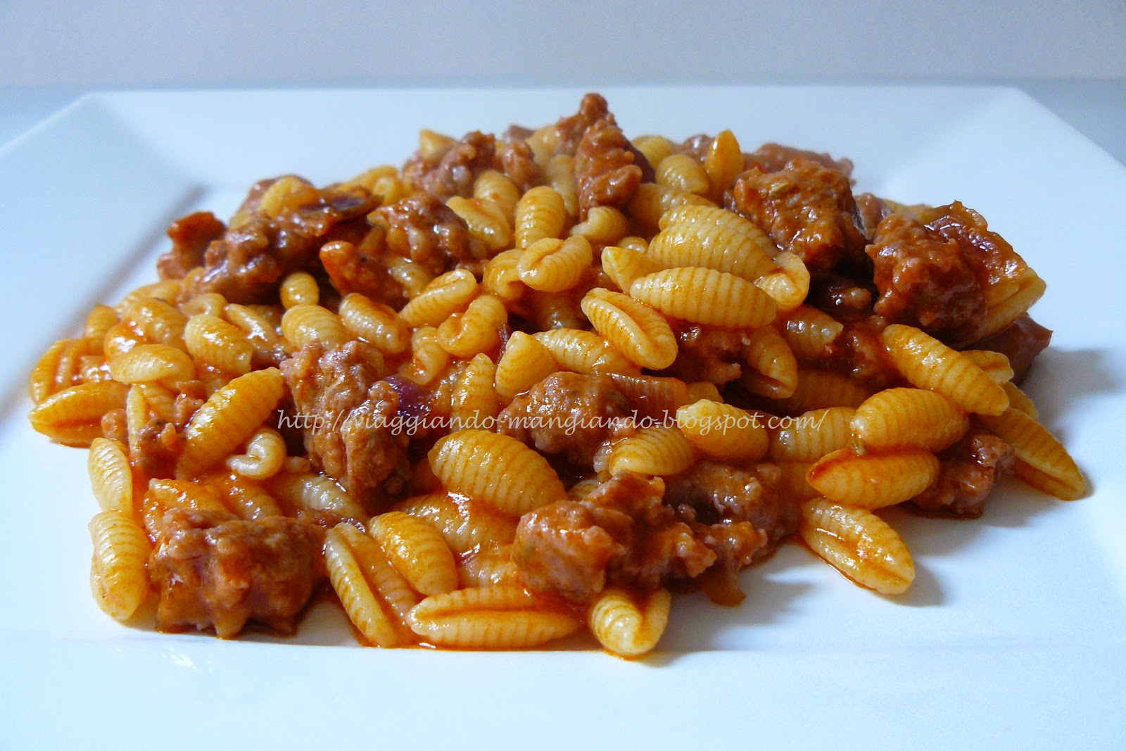 ViaggiandoMangiando: MALLOREDDUS CON SALSICCIA