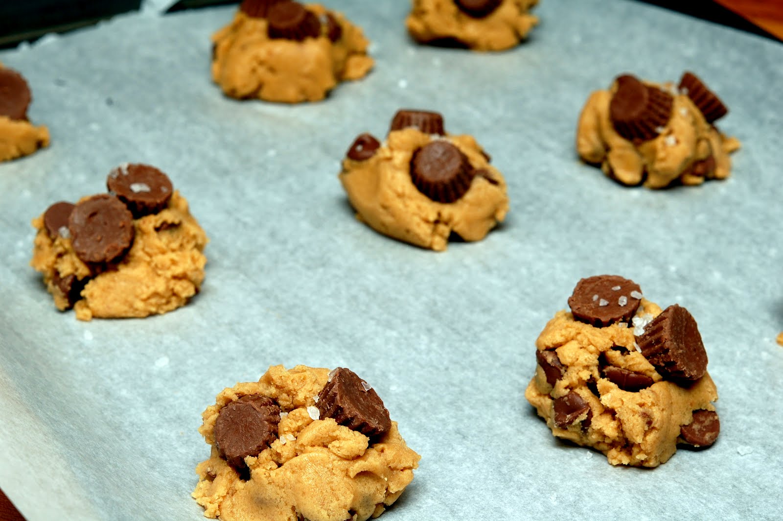 PEANUT BUTTER ROLO COOKIES WITH SEA SALT Hugs and Cookies XOXO