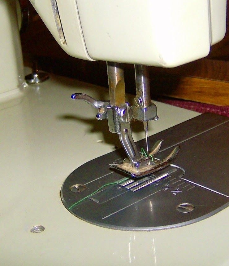 Vintage Sewing Machines: Kenmore 1400