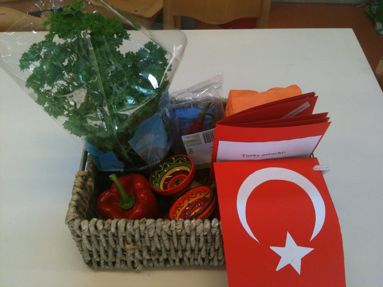 Welp juffrouwastrid: Turks cadeau voor juf Ank haar verjaardag AU-18