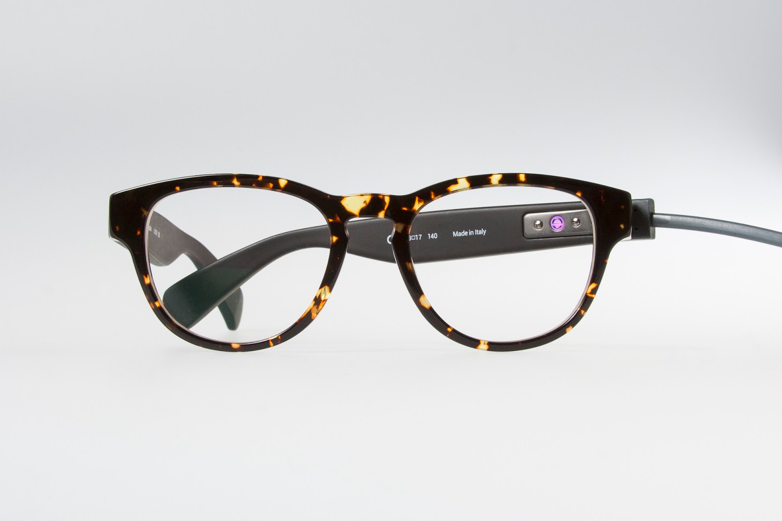 Techamidi Level glasses with smart design and specifications from VSP