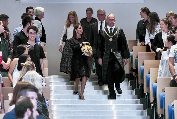 Princess Marie visited SDU in Odense to attend the welcoming ceremony for new international students. is wearing Zara