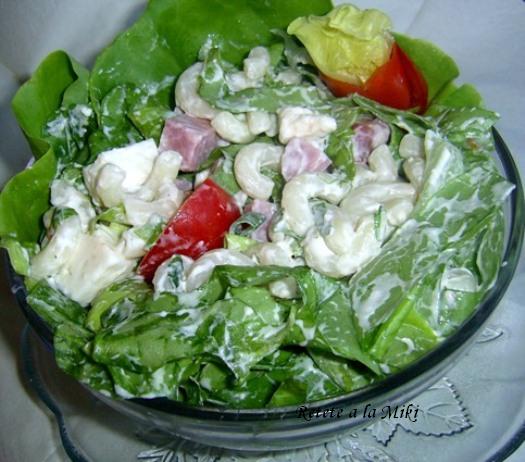 Salata verde cu dressing de maioneza si iaurt