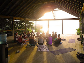 yoga, yoga for expats, sunday, roatan, foreign residents, expats, activity, wellness, good energy, sunday yoga for expats