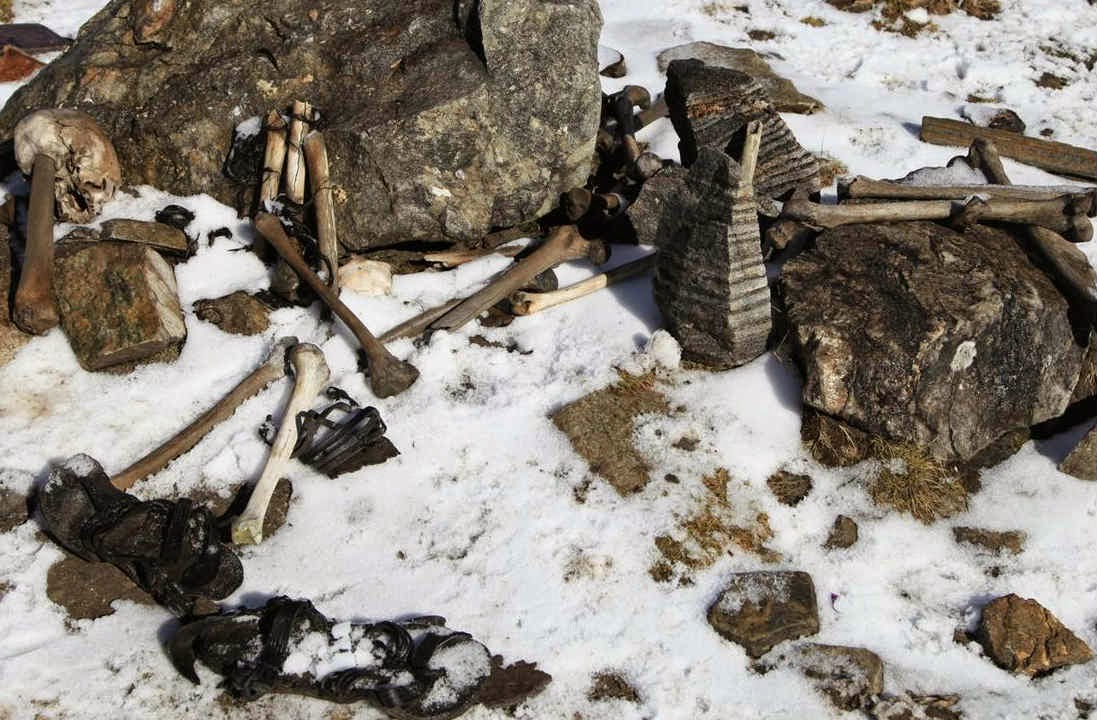 The artifacts along with the skeletons around the Roopkund Lake