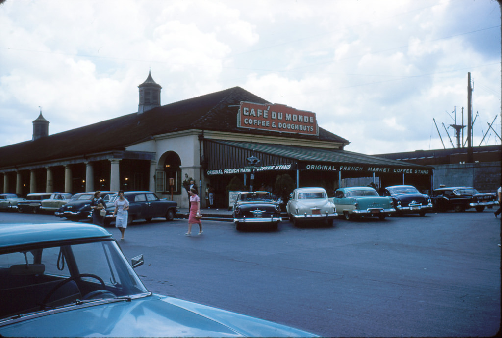 40 Color Snapshots That Capture Street Scenes of New Orleans During the 1950s vintage everyday