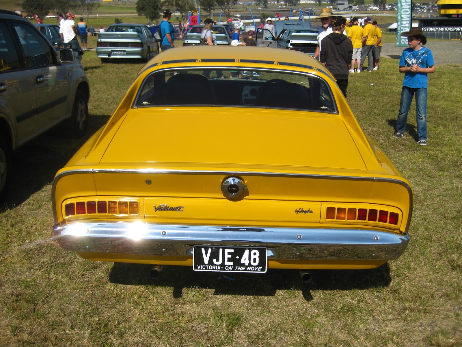 Aussie Old Parked Cars: 1973 Chrysler VJ Valiant Charger E48 6 Pack