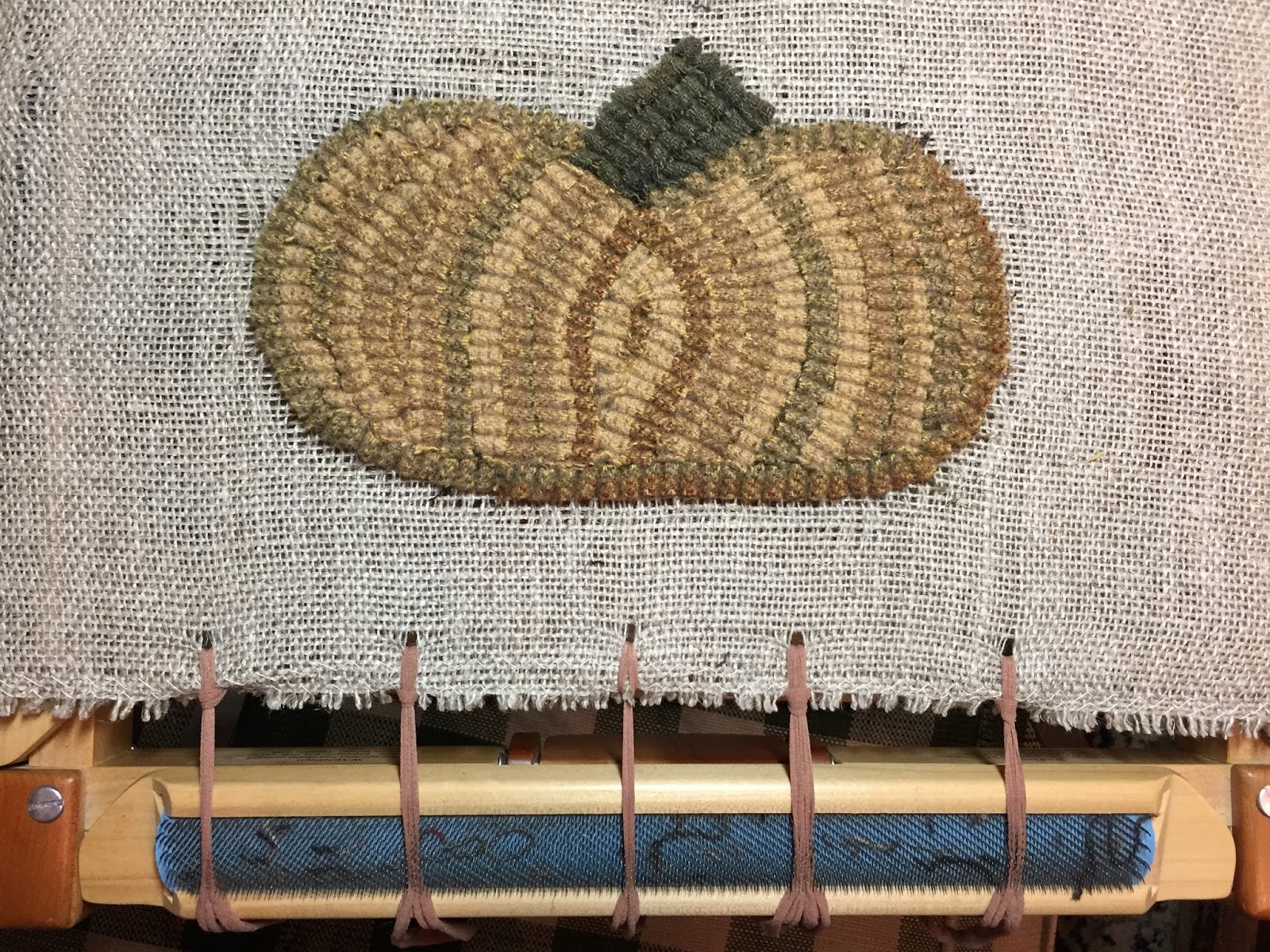 Rugs and Pugs A Handy Dandy Hooking Tip