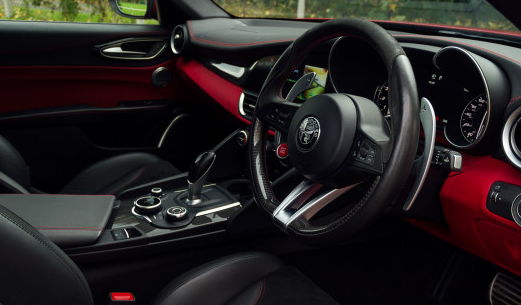 2020 Alfa Romeo Giulia interior 2020 Alfa Romeo Giulia interior