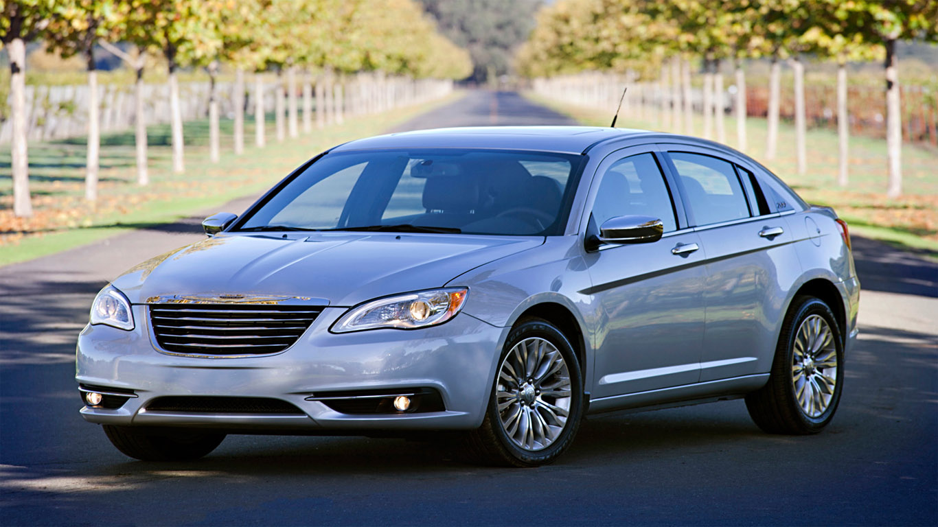 Chrysler 200 Sedan 2013: refined and modern - Cars Review