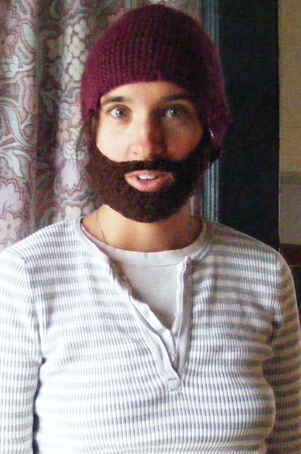 Scrumptious... yarn along ♥ making a beard & baking