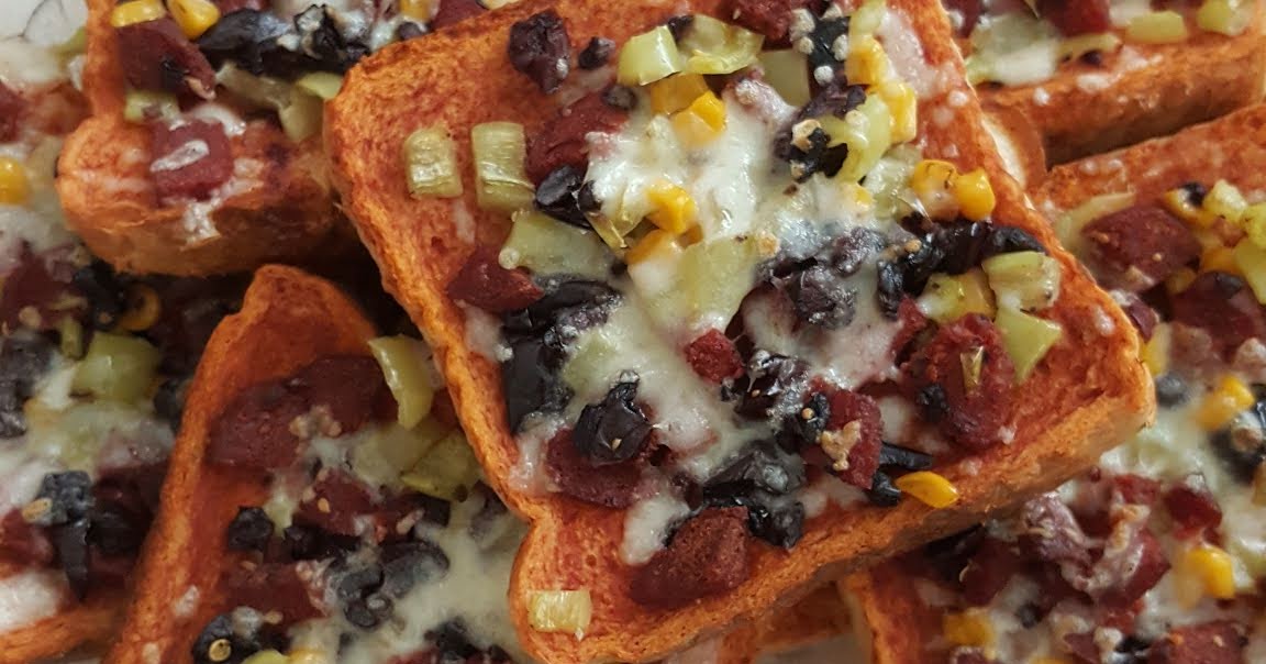 Tost ekmeğinden pratik mini pizza tarifi
