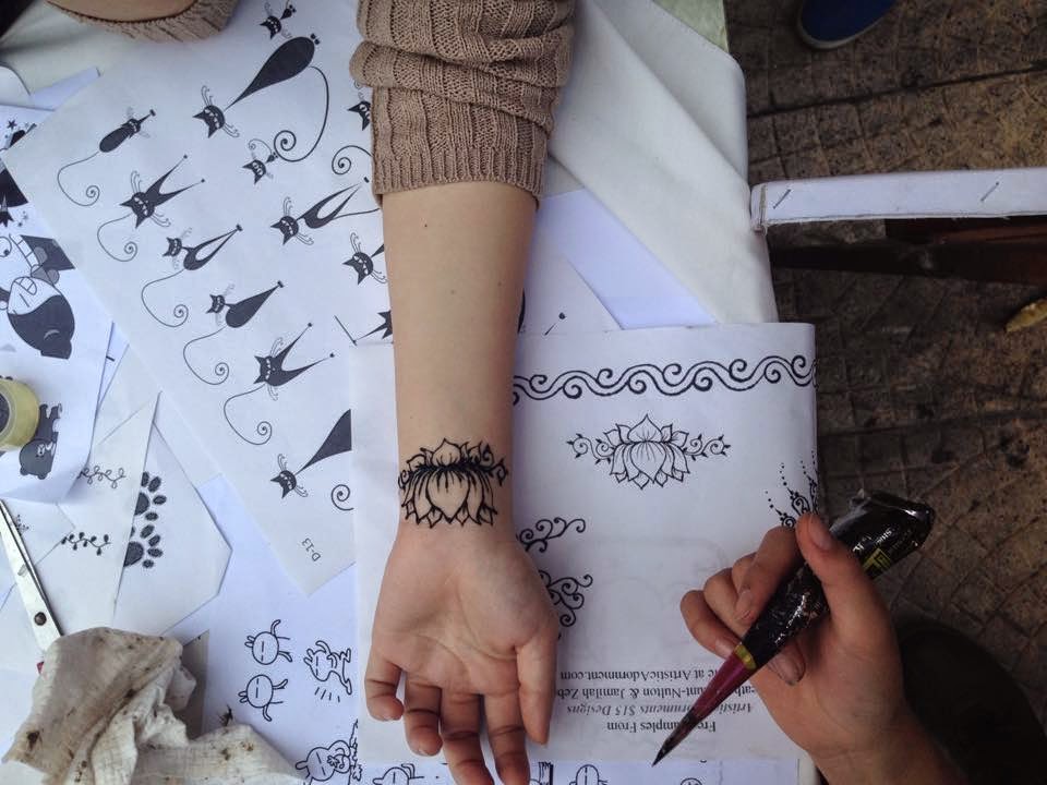 Mực Xăm Henna: Vẽ henna tattoo giá rẻ tại hội chợ Hàng Da