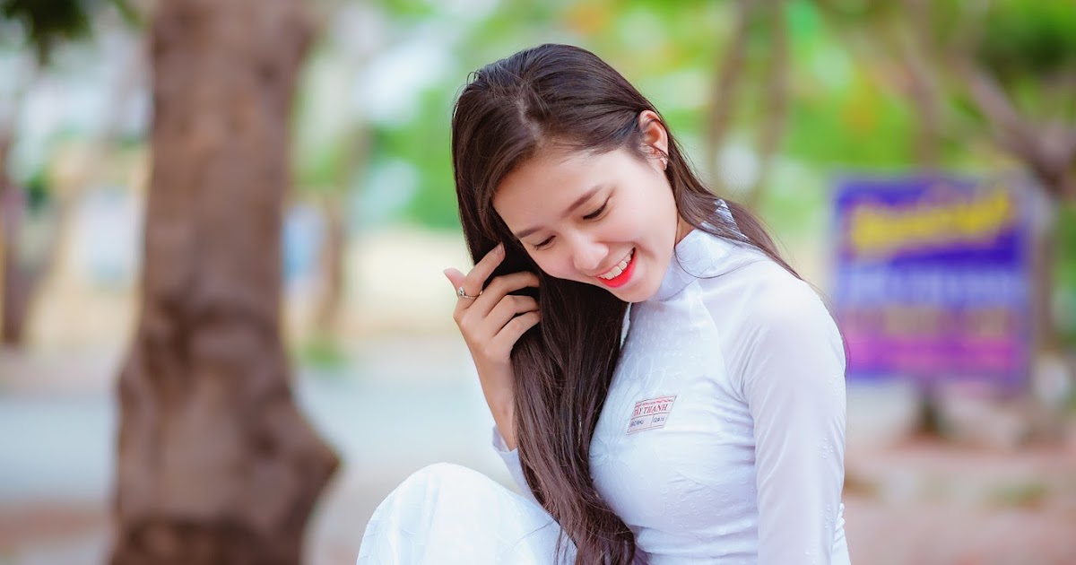 …Có bao giờ anh thấy phượng đơm bông?… Nghe day dứt nỗi buồn chiều tháng hạ….
