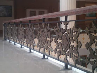 Motif Railing Balkon Besi Tempa Klasik dikantor Gubernur kendari dengan ornamen besi tempa khusus