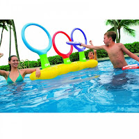 juegos penitencias y retos en una piscina